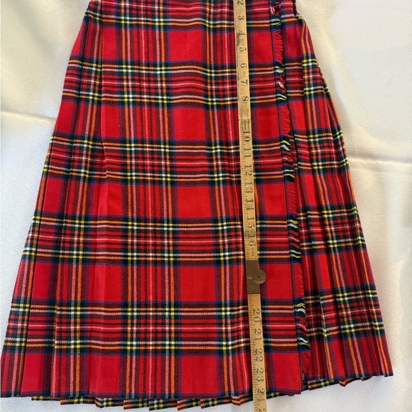 Lord & Taylor Red Tartan Kilt. Size 8 - Picture 11 of 12